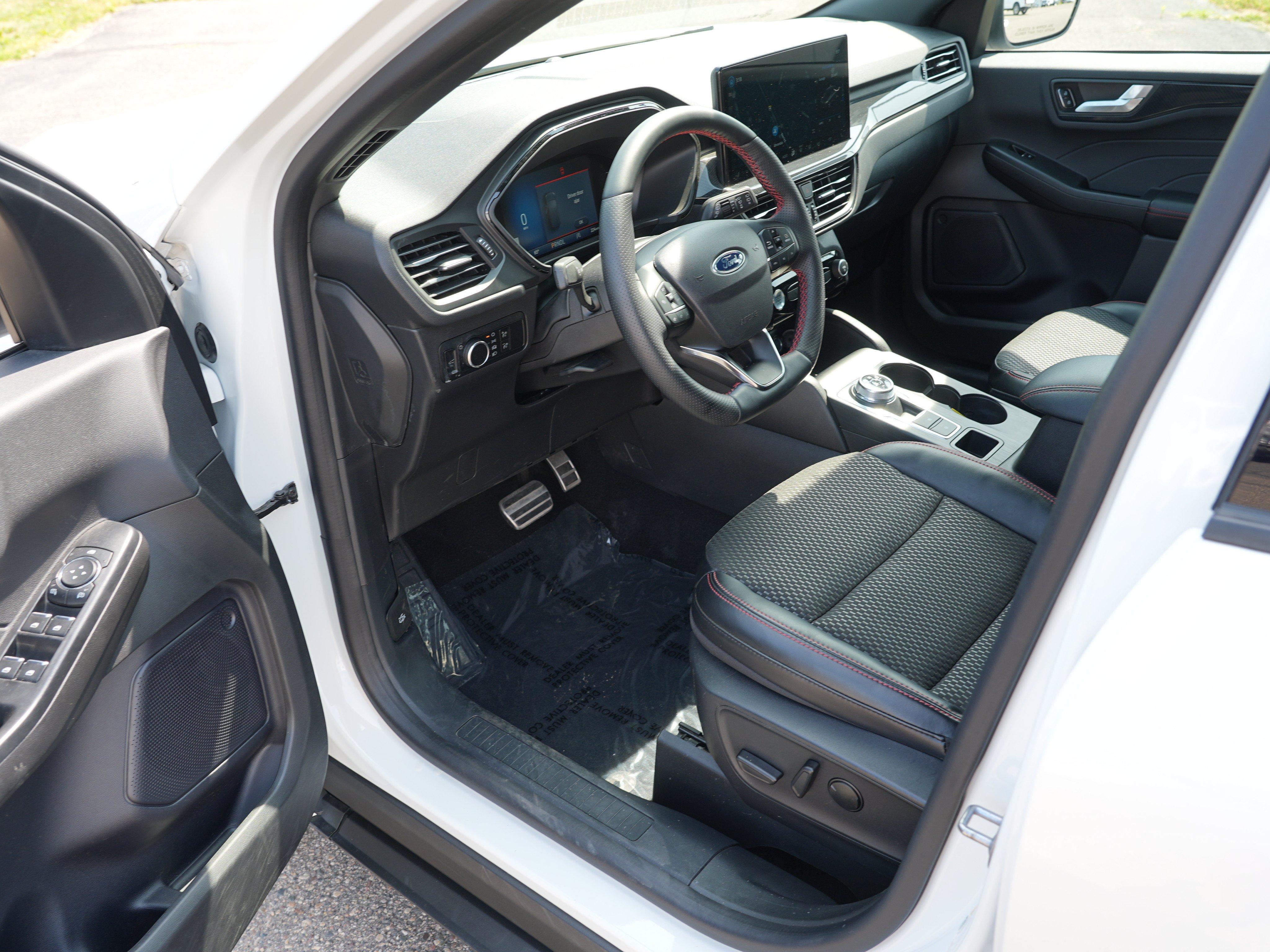 Used 2024 Ford Escape ST-Line w/ Tech Pack #1 AWD/4WD image 15