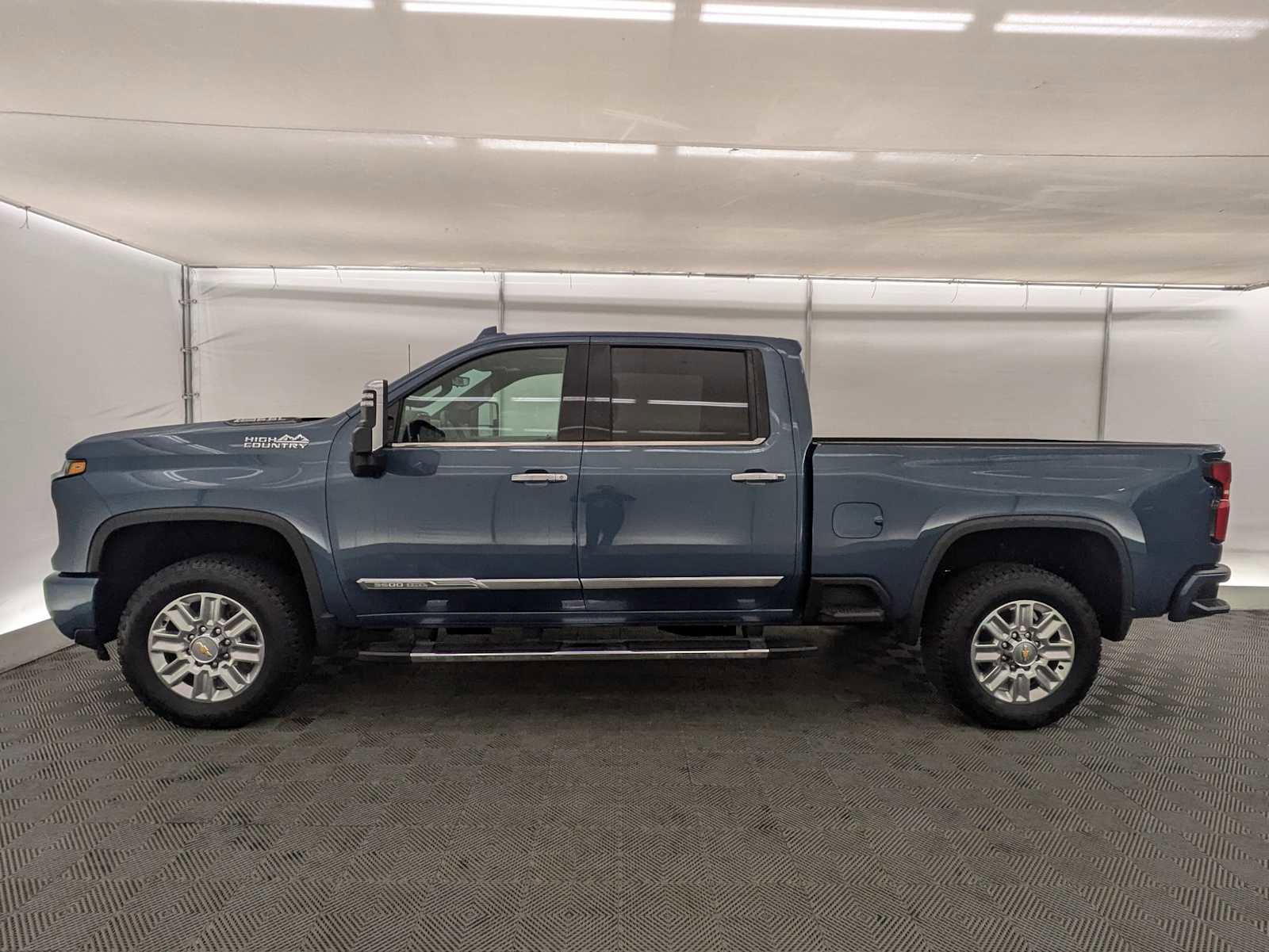 Used 2024 Chevrolet Silverado 3500 High Country w/ High Country Premium Package image 3