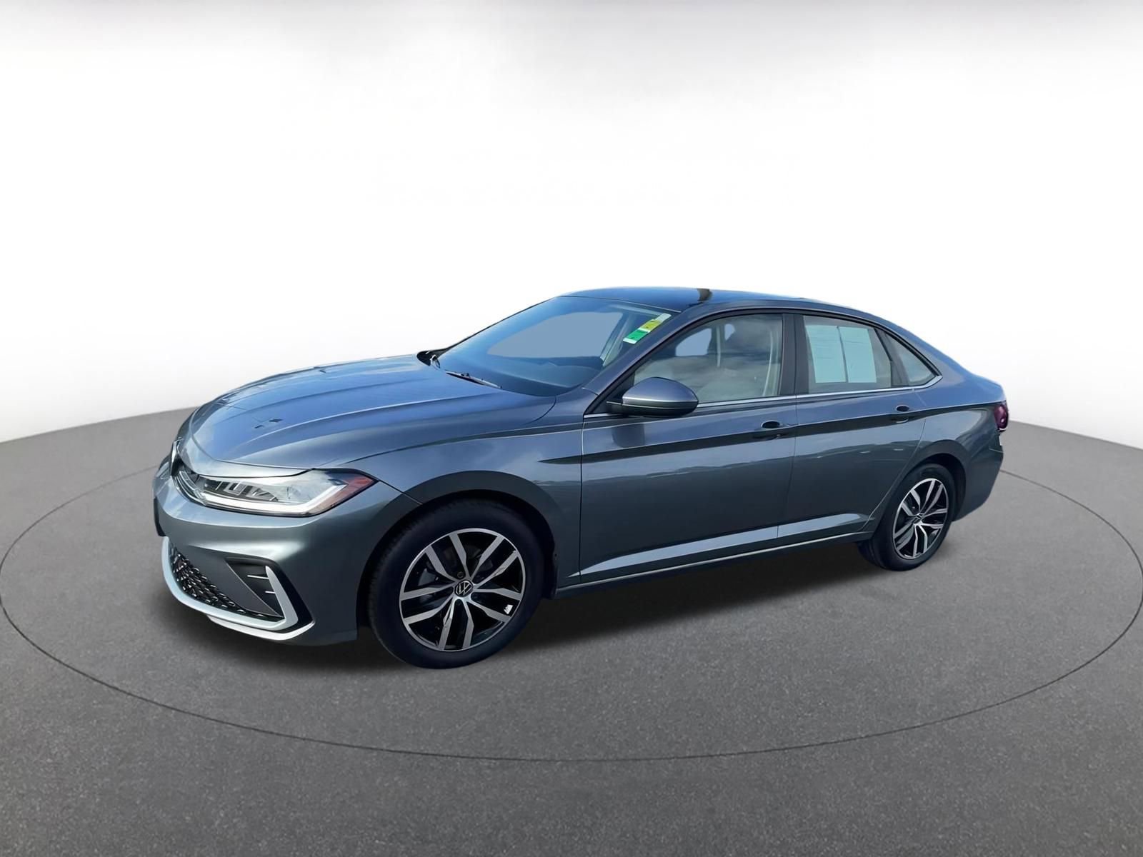 Used 2025 Volkswagen Jetta SE image 8