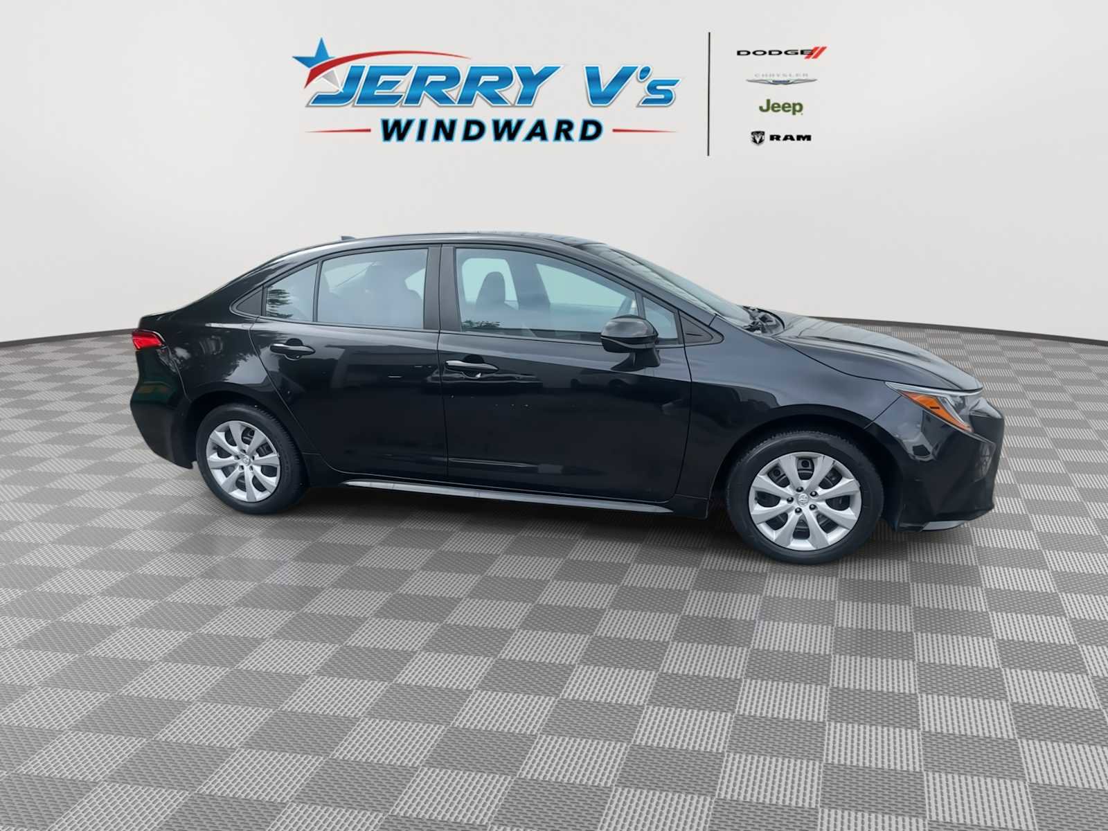 Used 2022 Toyota Corolla LE image 9