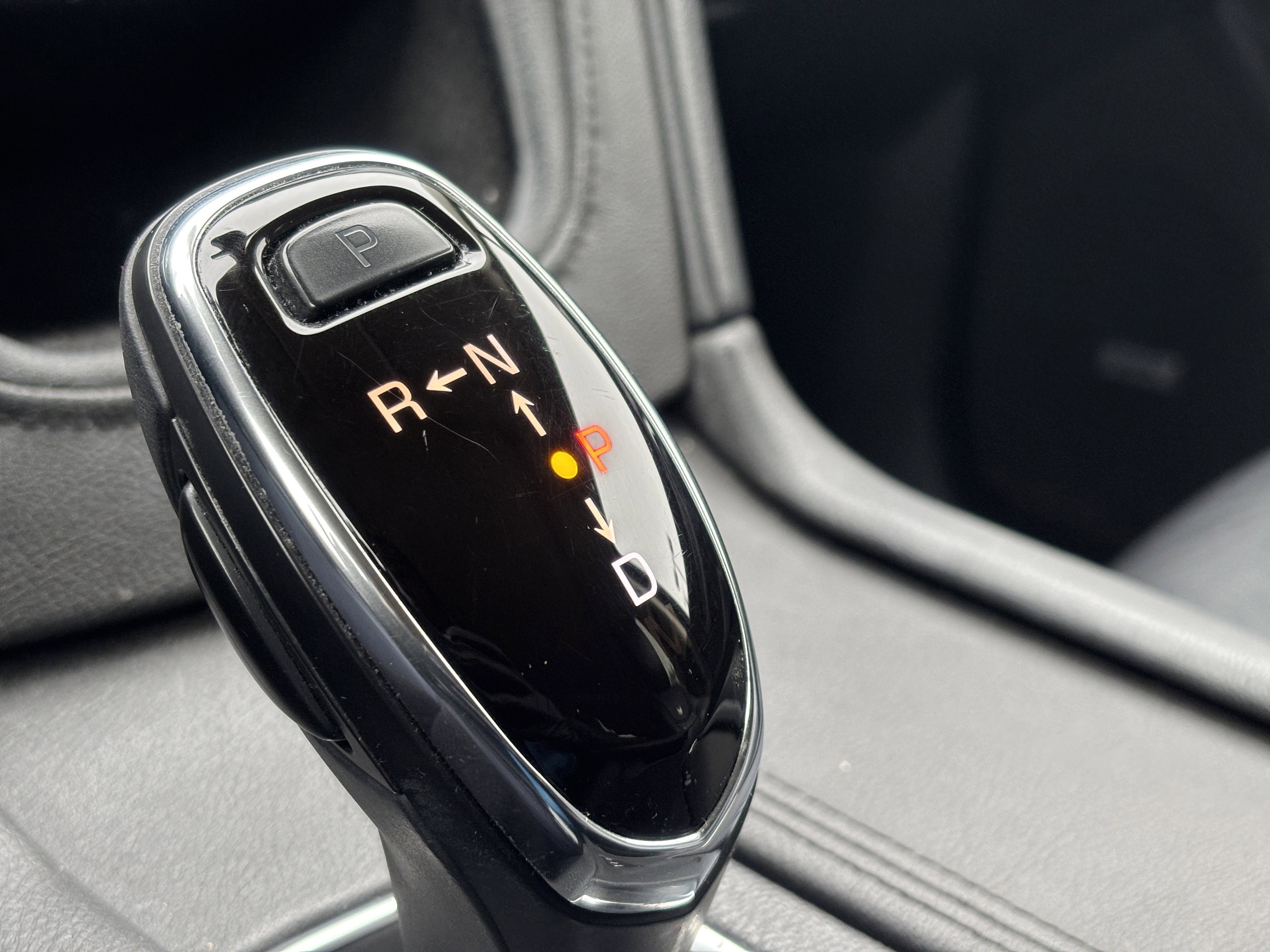 Used 2018 Cadillac XT5 Luxury w/ Driver Awareness Package image 12