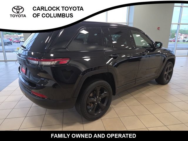 Used 2023 Jeep Grand Cherokee Altitude AWD/4WD image 7