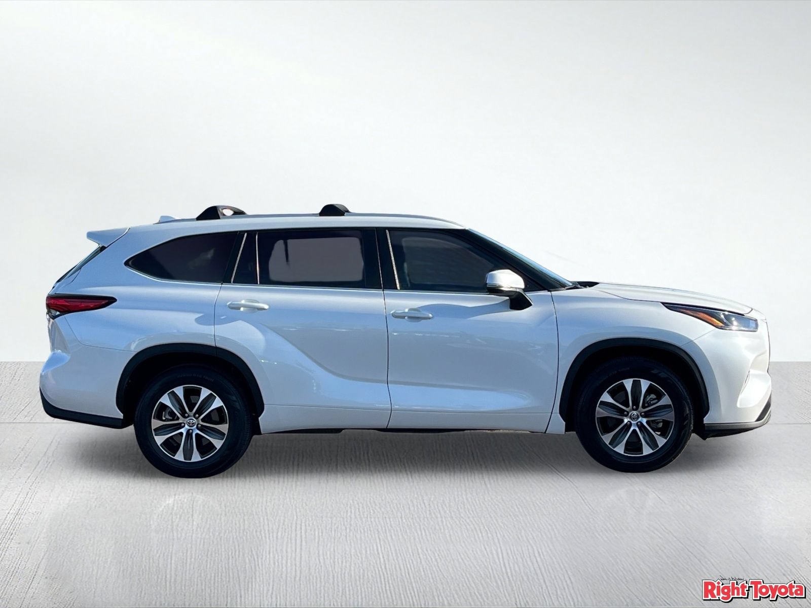 Used 2023 Toyota Highlander XLE FWD image 7