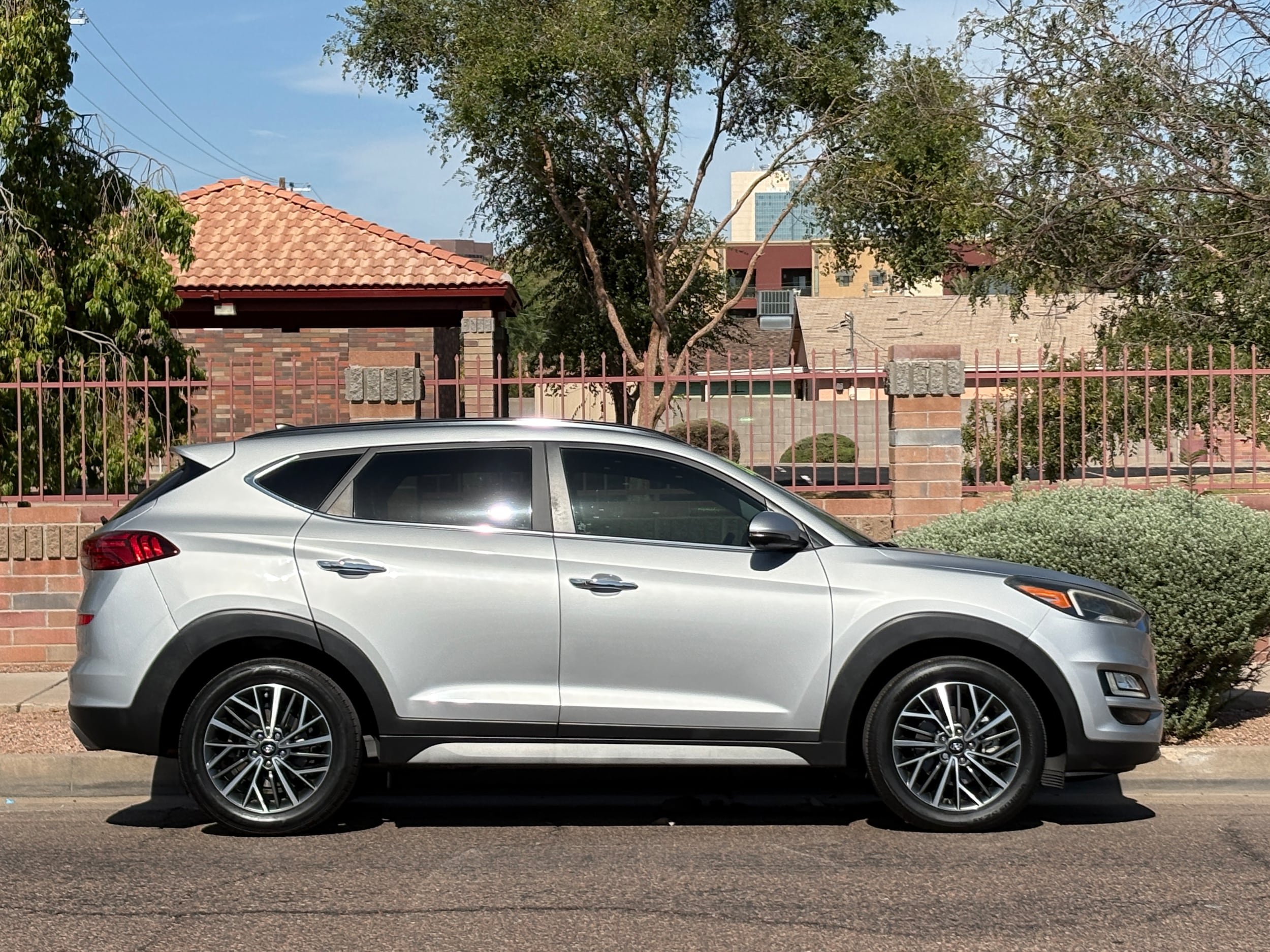 Used 2020 Hyundai Tucson Ultimate w/ Cargo Package FWD image 9