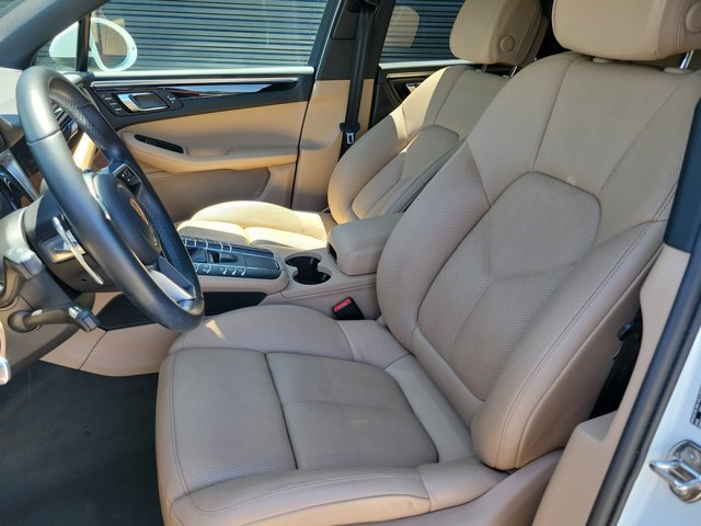 Certified 2020 Porsche Macan AWD/4WD image 5