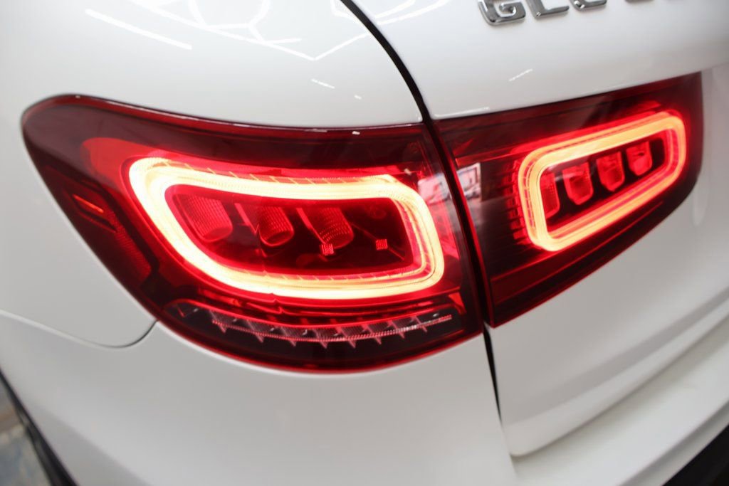 Used 2020 Mercedes-Benz GLC 350e 4MATIC w/ Premium Package image 25