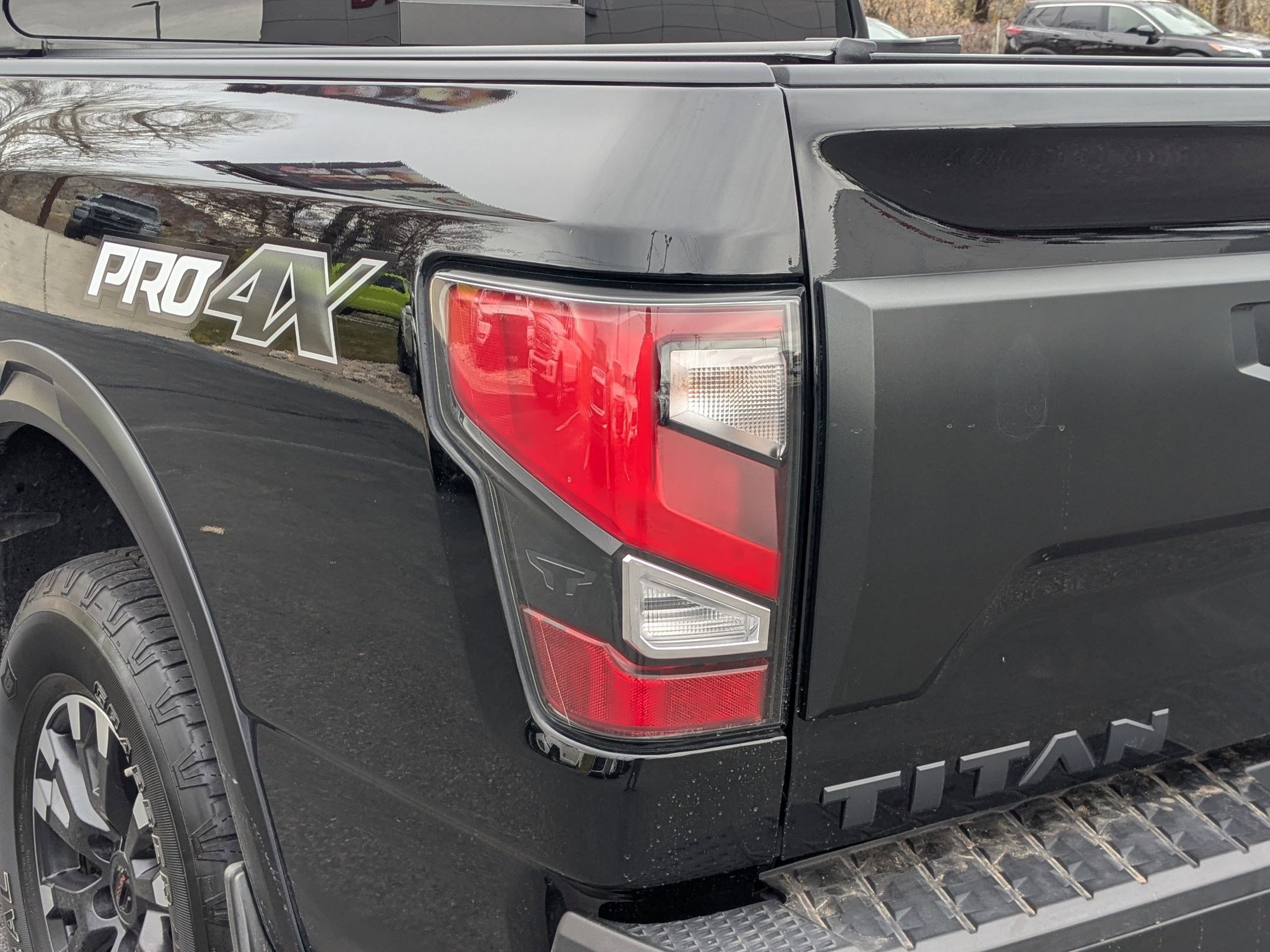 Used 2021 Nissan Titan PRO-4X w/ Pro-4x Convenience Package image 13