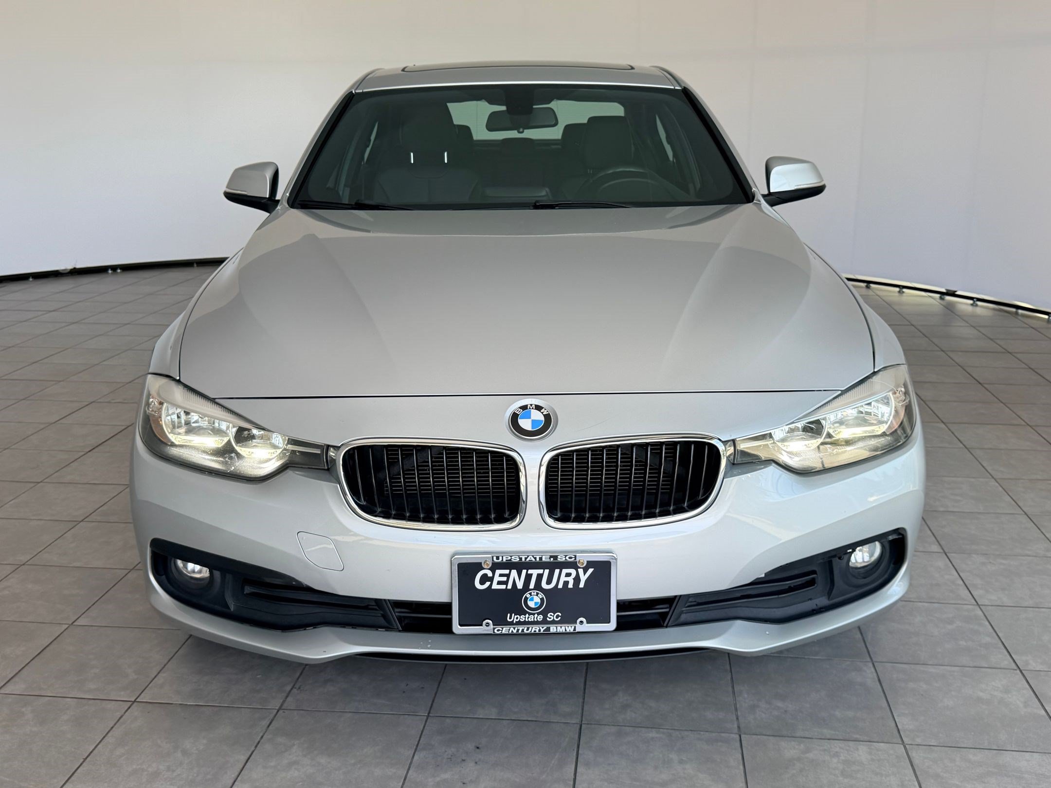 Used 2016 BMW 320i Sedan RWD image 6