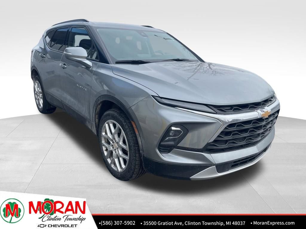 Used 2024 Chevrolet Blazer LT image 2