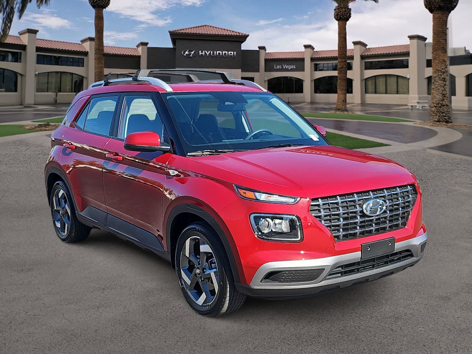 Used 2025 Hyundai Venue SEL FWD image 2