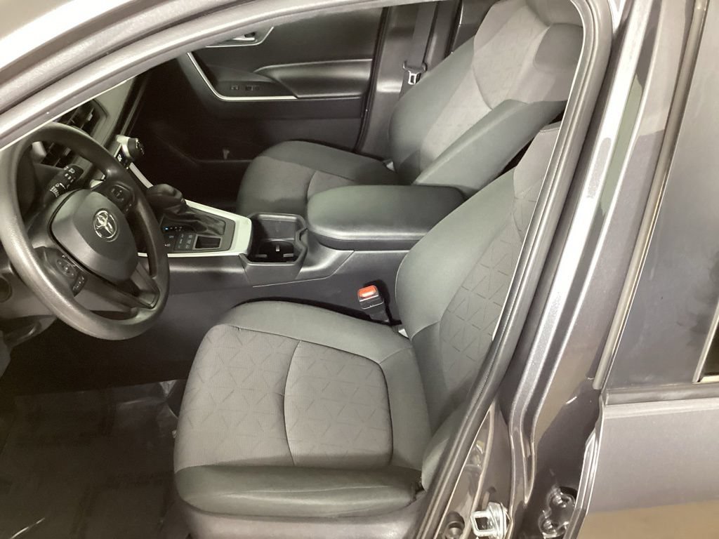 Used 2024 Toyota RAV4 XLE AWD/4WD image 28