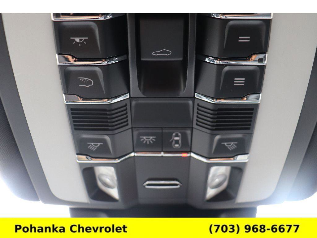 Used 2021 Porsche Macan image 24