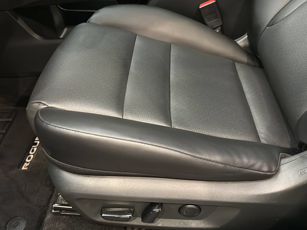 Used 2023 Nissan Rogue SV w/ SV Premium B Package AWD/4WD image 12