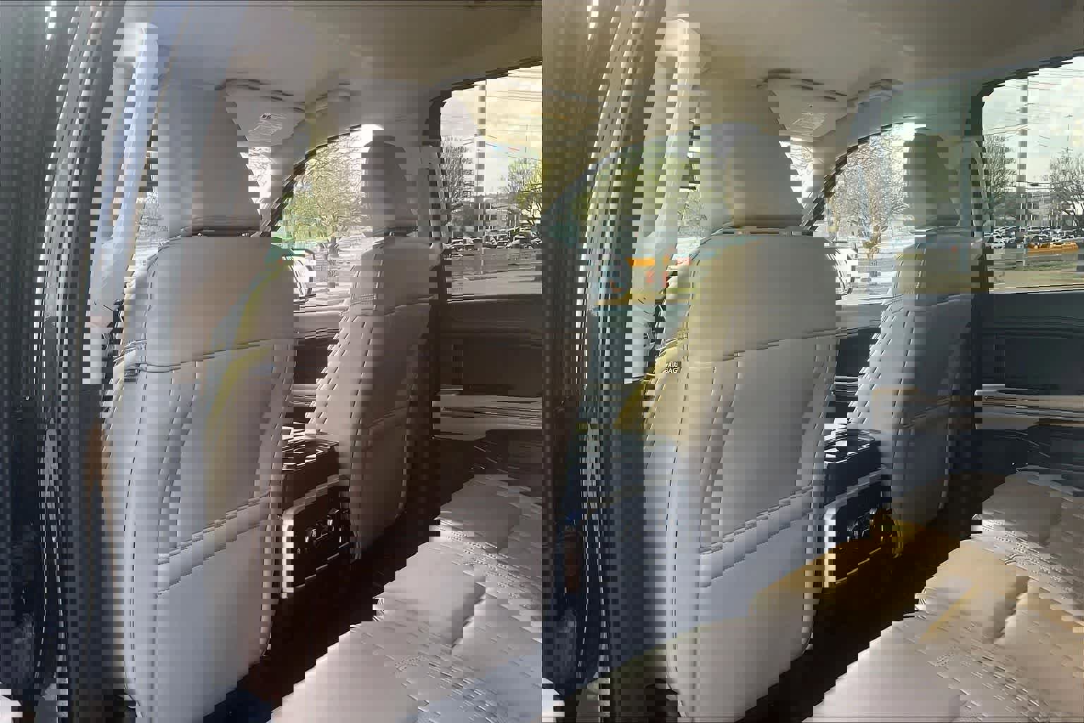 Used 2024 Ford Expedition Max XLT image 12