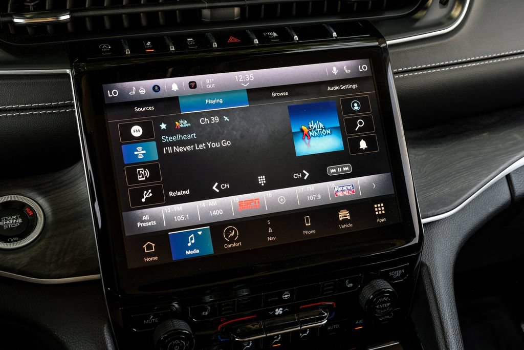 Used 2023 Jeep Grand Cherokee Limited AWD/4WD image 39