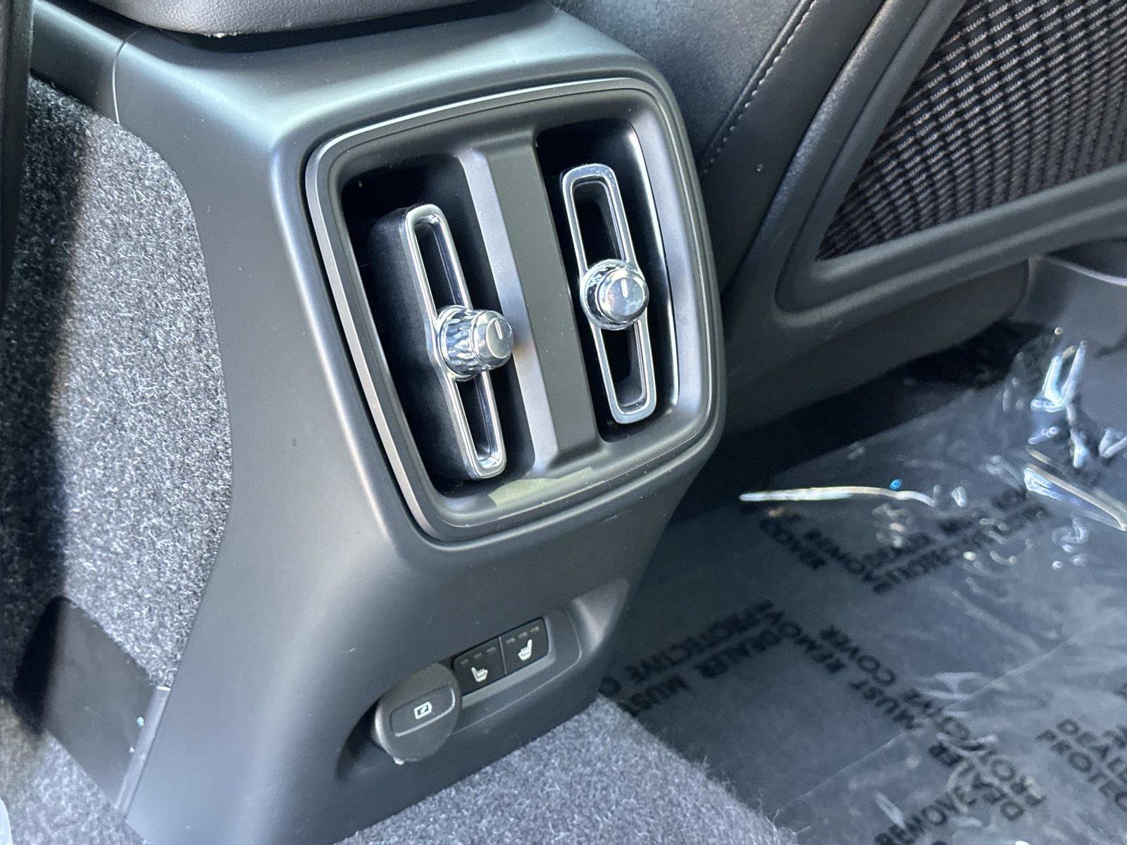 Certified 2021 Volvo XC40 P8 Recharge w/ Advanced Package image 22