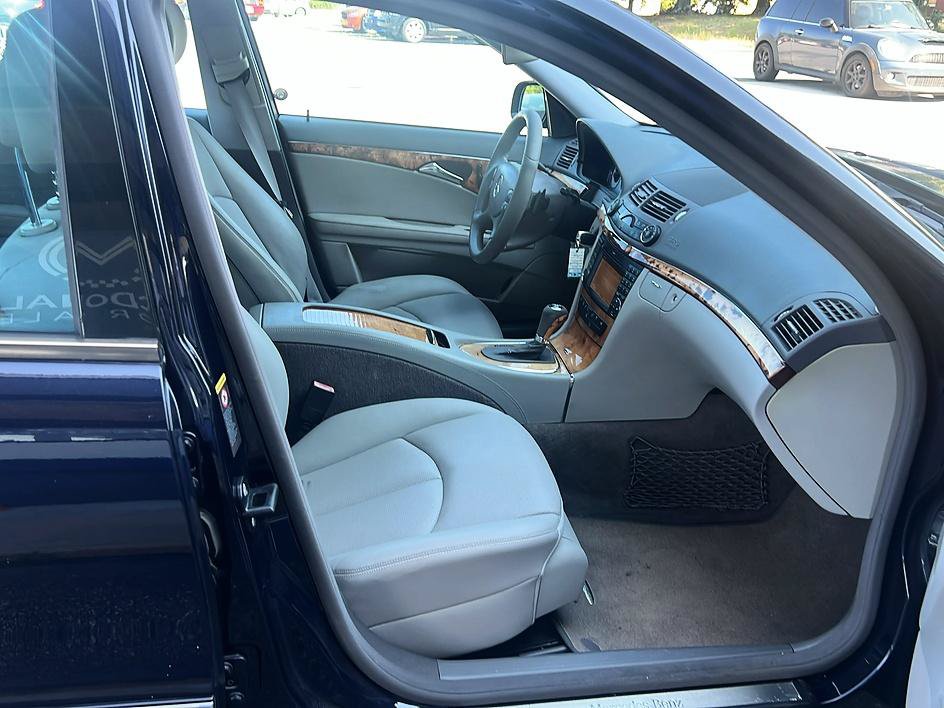 Used 2009 Mercedes-Benz E 350 Sedan image 34
