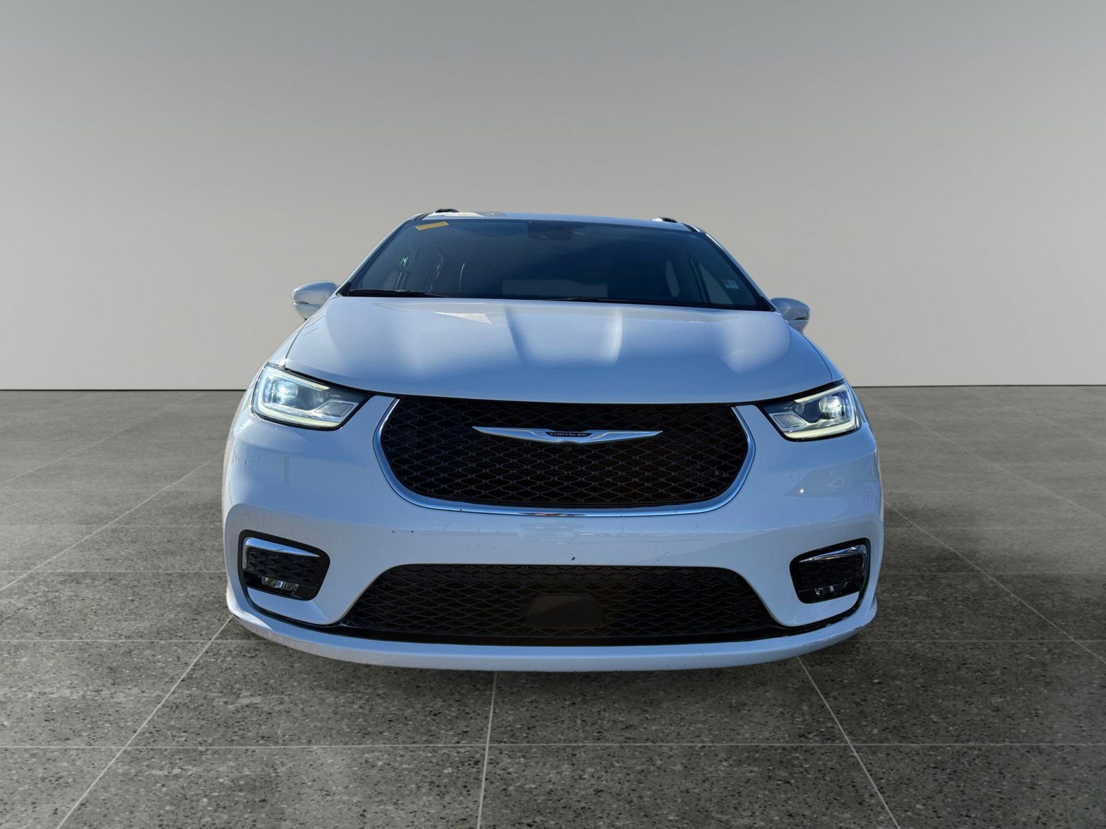 Used 2022 Chrysler Pacifica Touring-L image 11