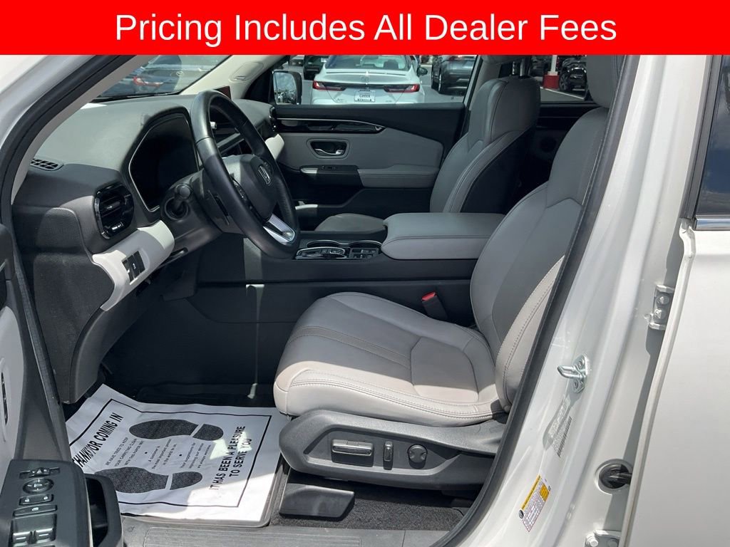 Used 2023 Honda Pilot Touring image 2