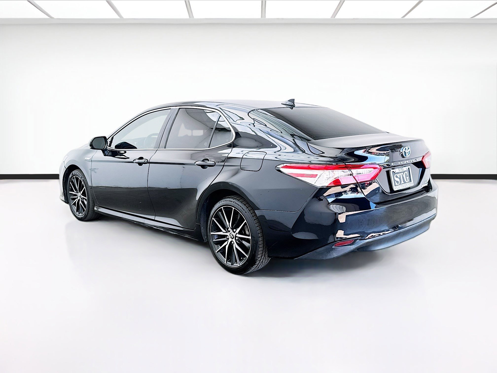 Used 2019 Toyota Camry LE FWD image 6