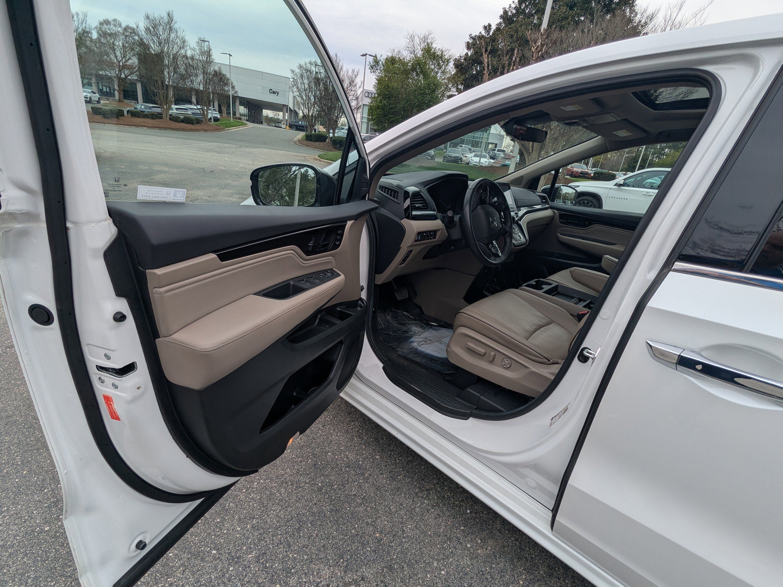 Used 2024 Honda Odyssey Elite image 8