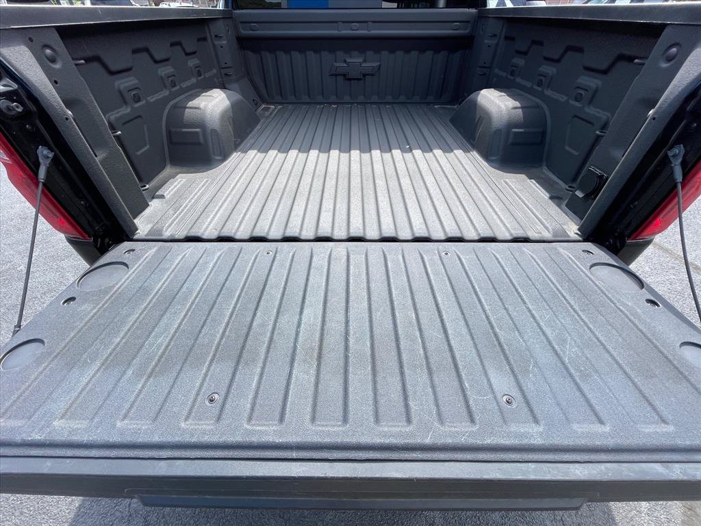 Used 2025 Chevrolet Silverado 1500 High Country AWD/4WD image 7