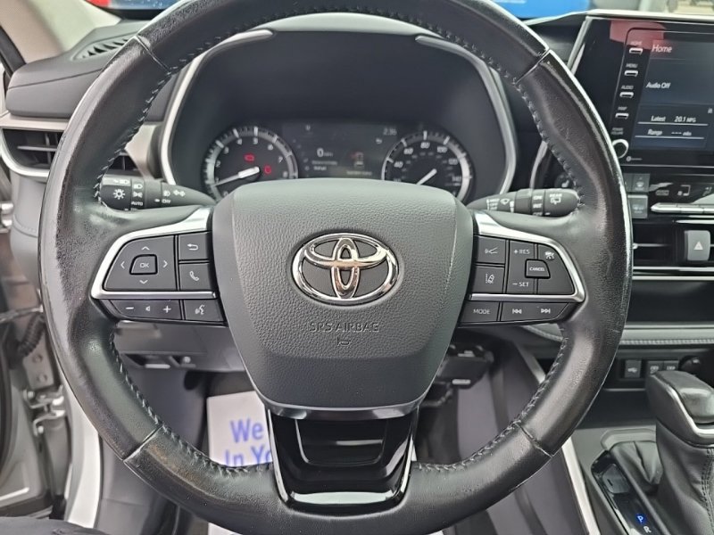 Used 2021 Toyota Highlander XLE AWD/4WD image 14