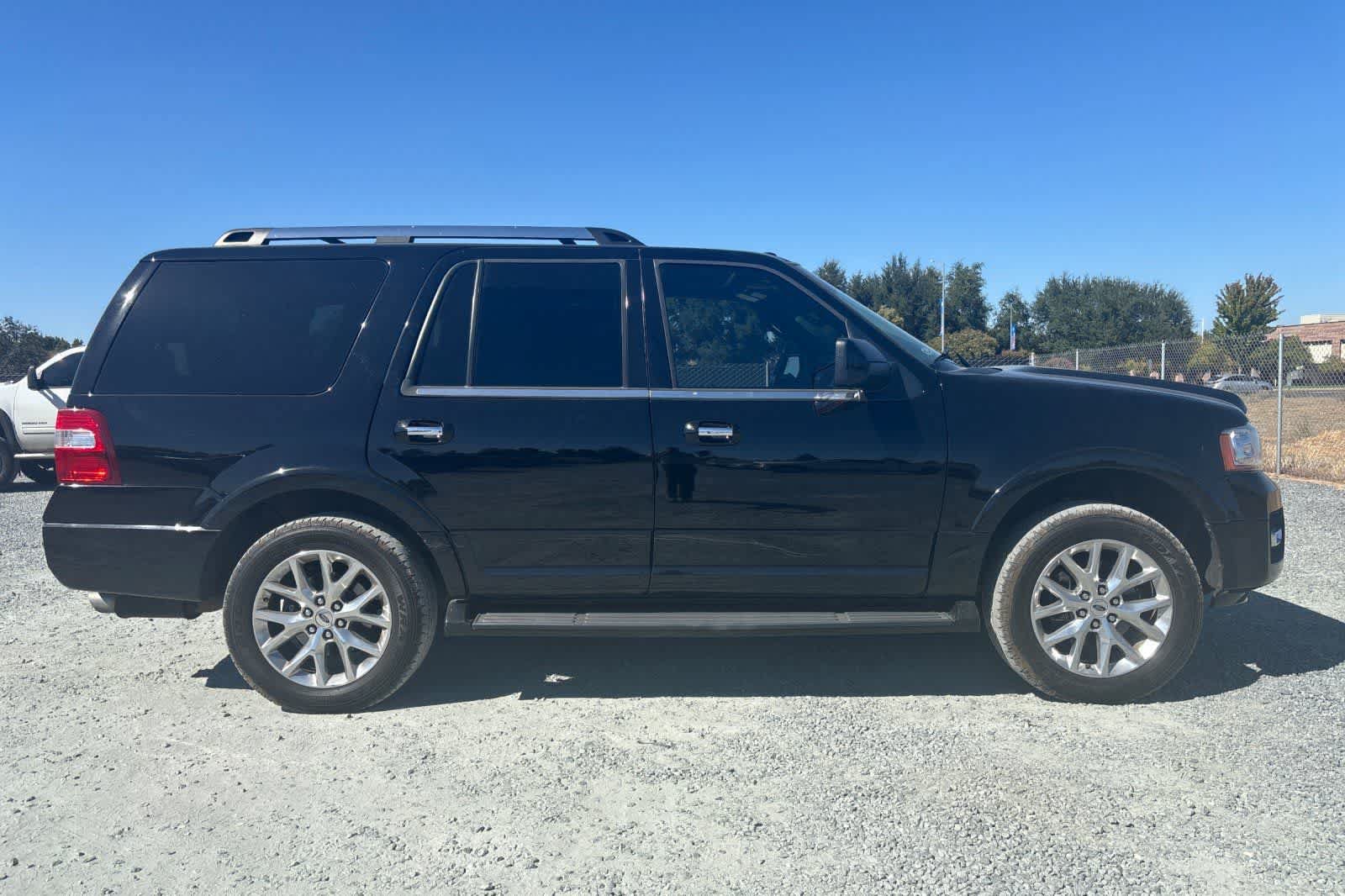 Used 2017 Ford Expedition Limited RWD image 9