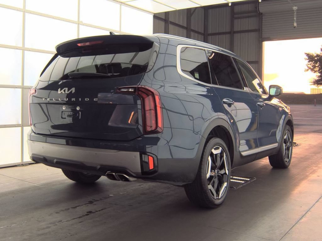 Used 2025 Kia Telluride S FWD image 4