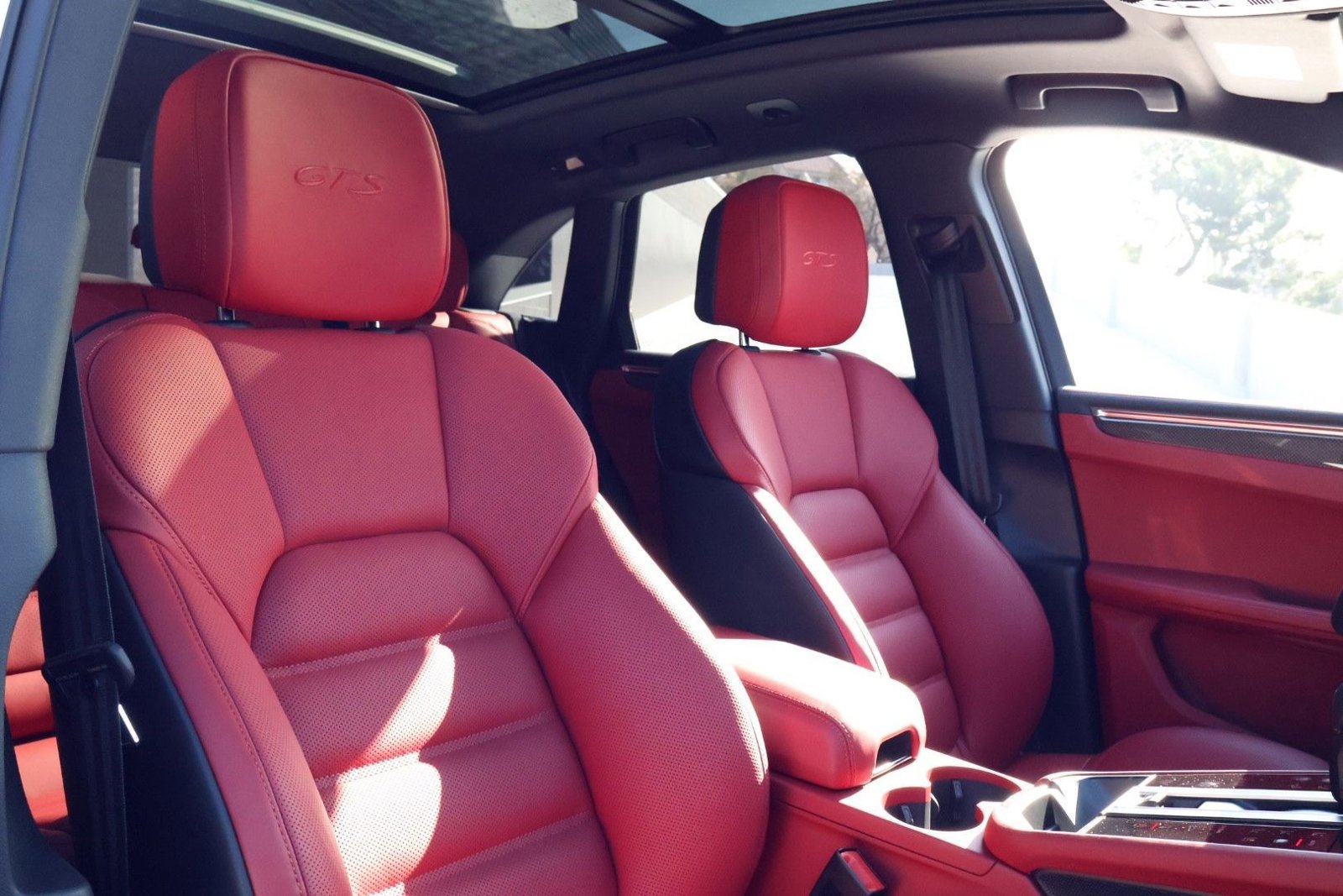 New 2026 Porsche Macan GTS image 24