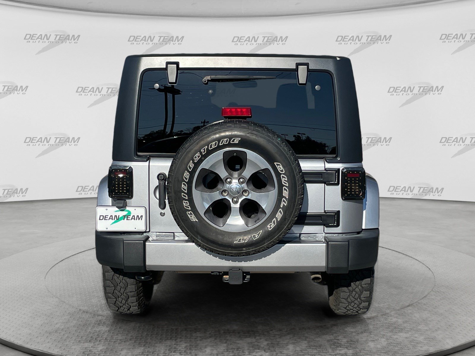 Used 2017 Jeep Wrangler Unlimited Sahara w/ Connectivity Group AWD/4WD image 6