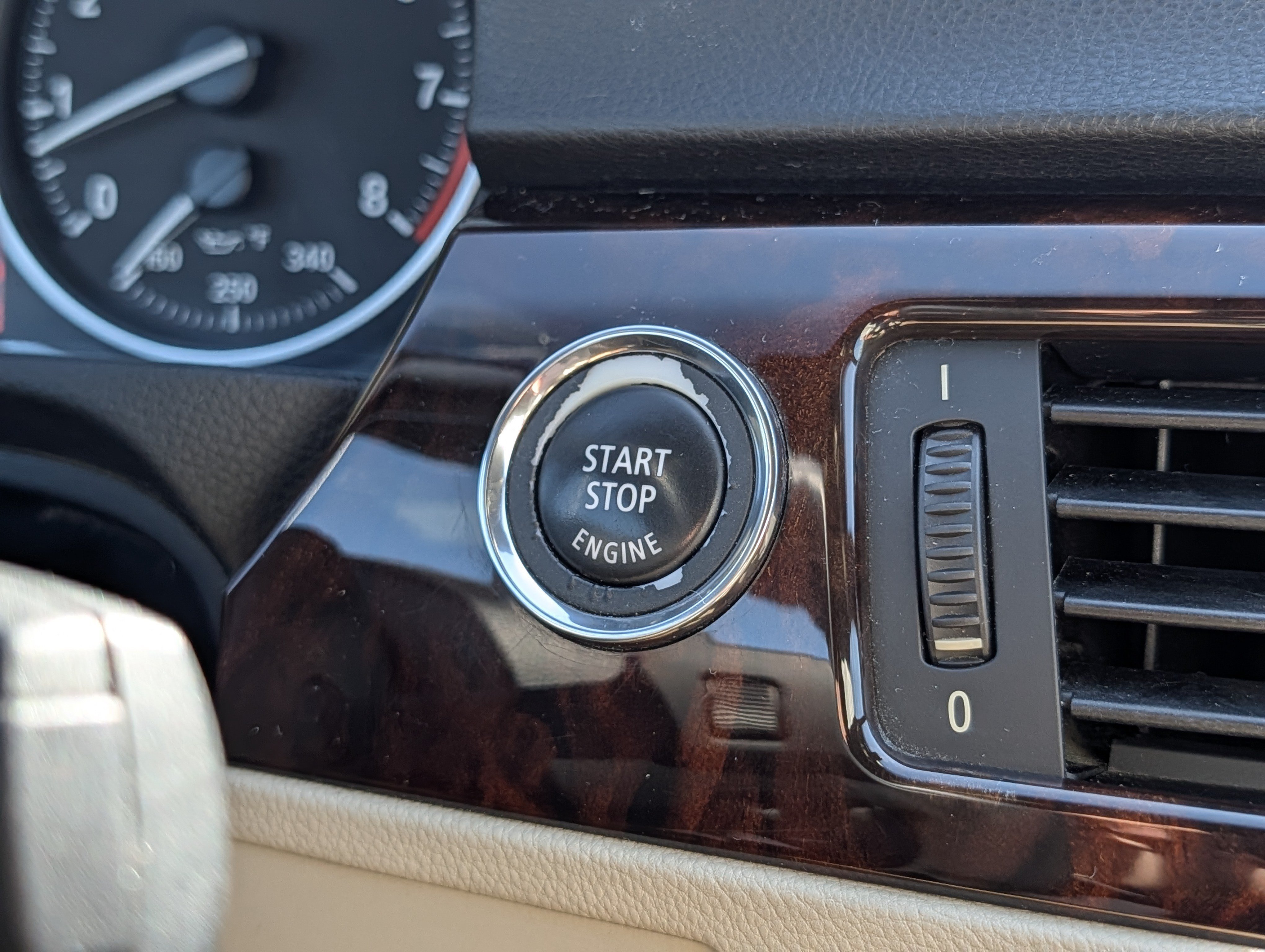 Used 2011 BMW 328i Convertible RWD image 32