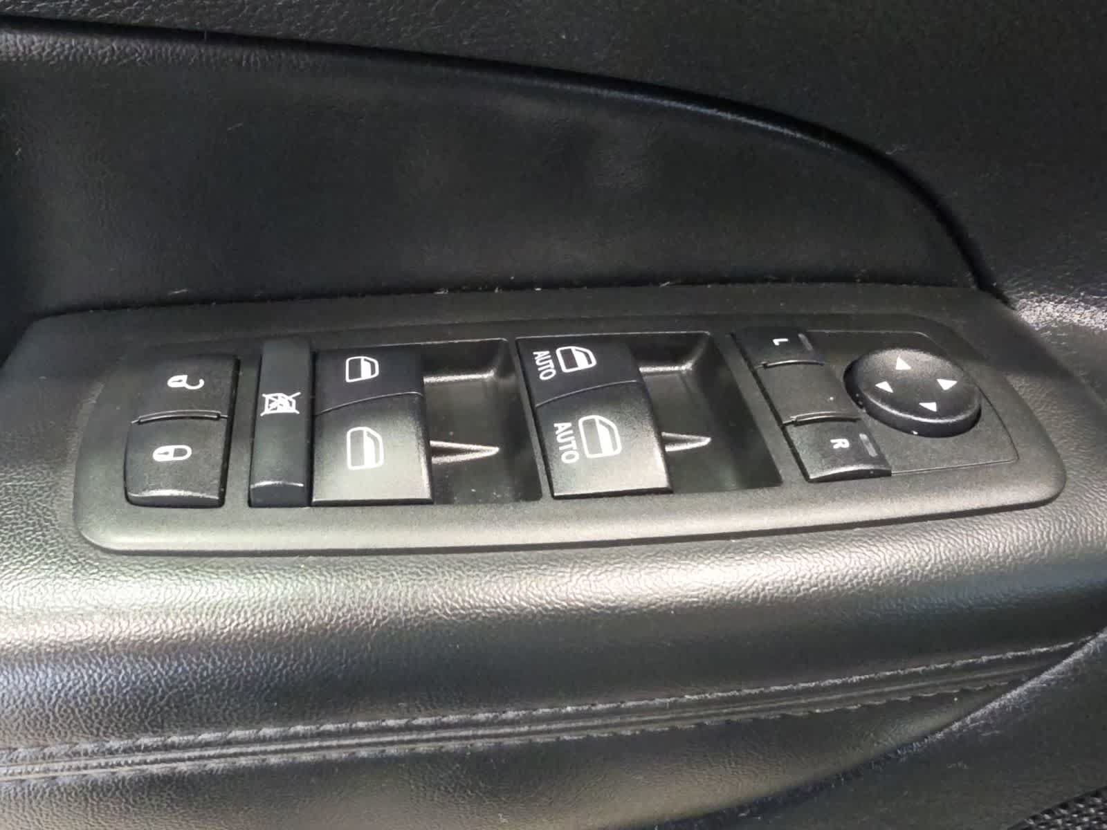 Used 2014 Jeep Grand Cherokee Laredo w/ 18" Wheel & 8.4" Radio Group AWD/4WD image 16