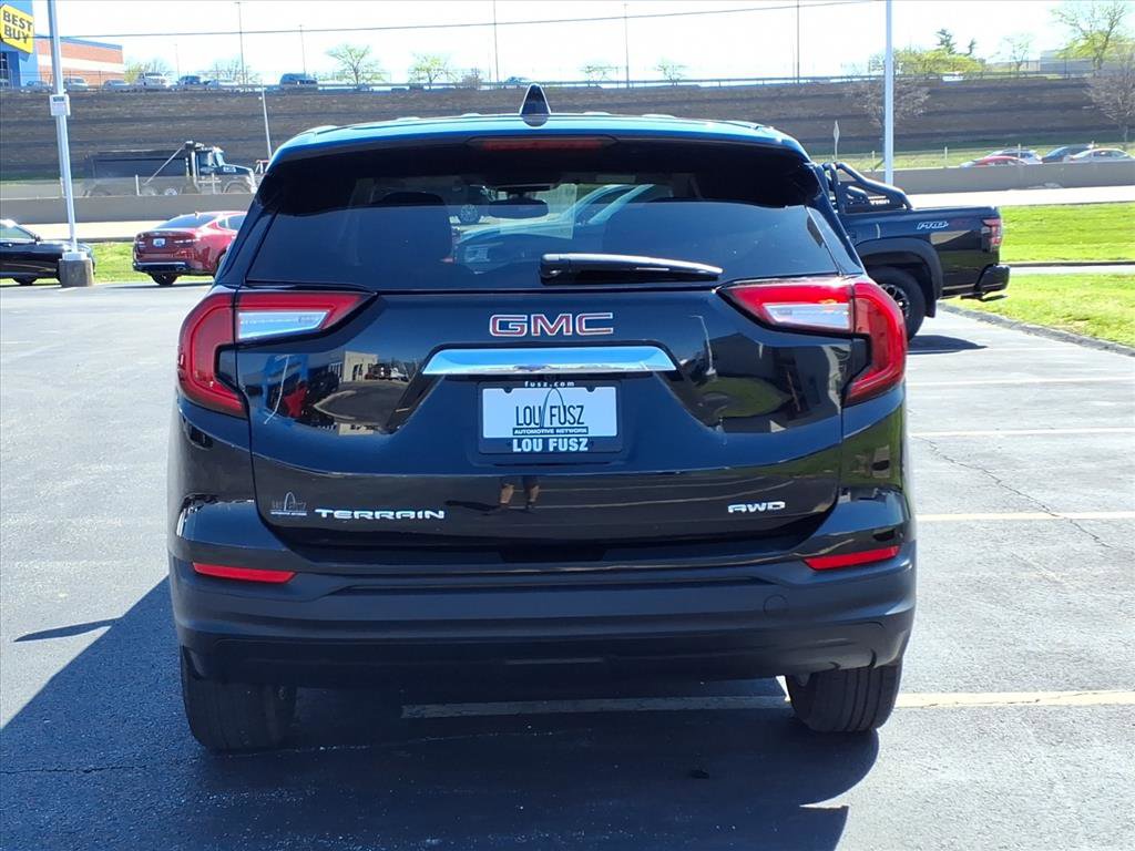 Used 2024 GMC Terrain SLE image 30
