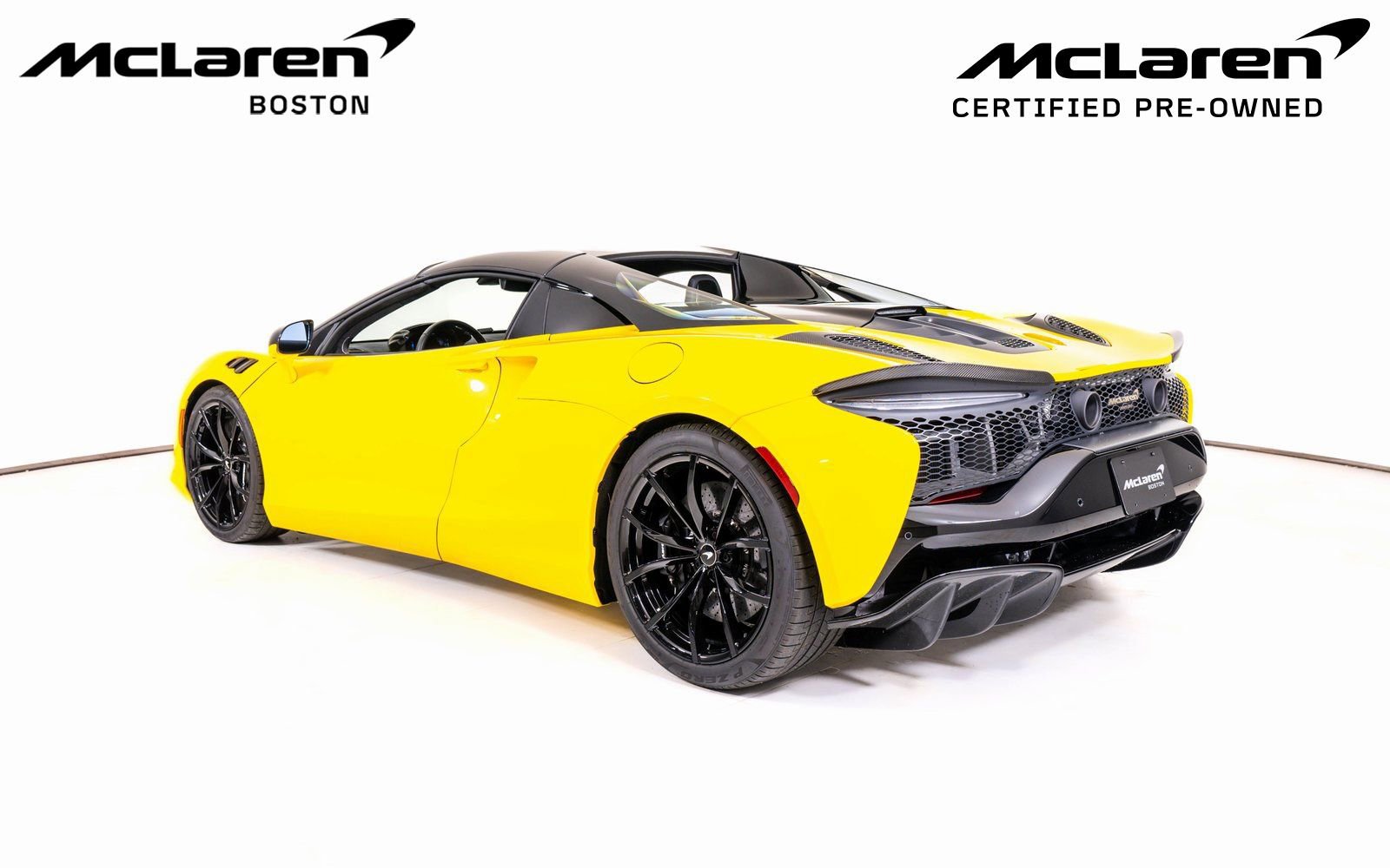 Used 2025 McLaren Artura Spider image 4