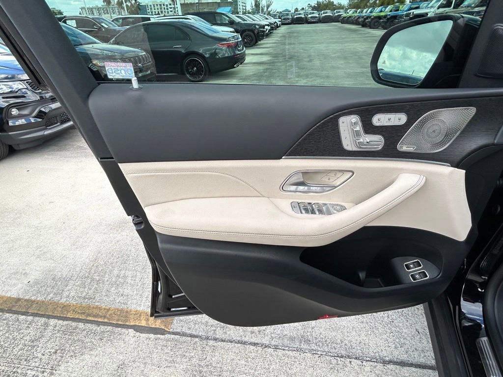 Used 2025 Mercedes-Benz GLE 450e 4MATIC image 26