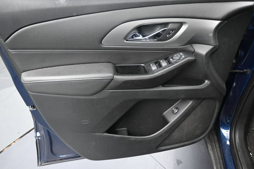 Used 2023 Chevrolet Traverse LT FWD image 11