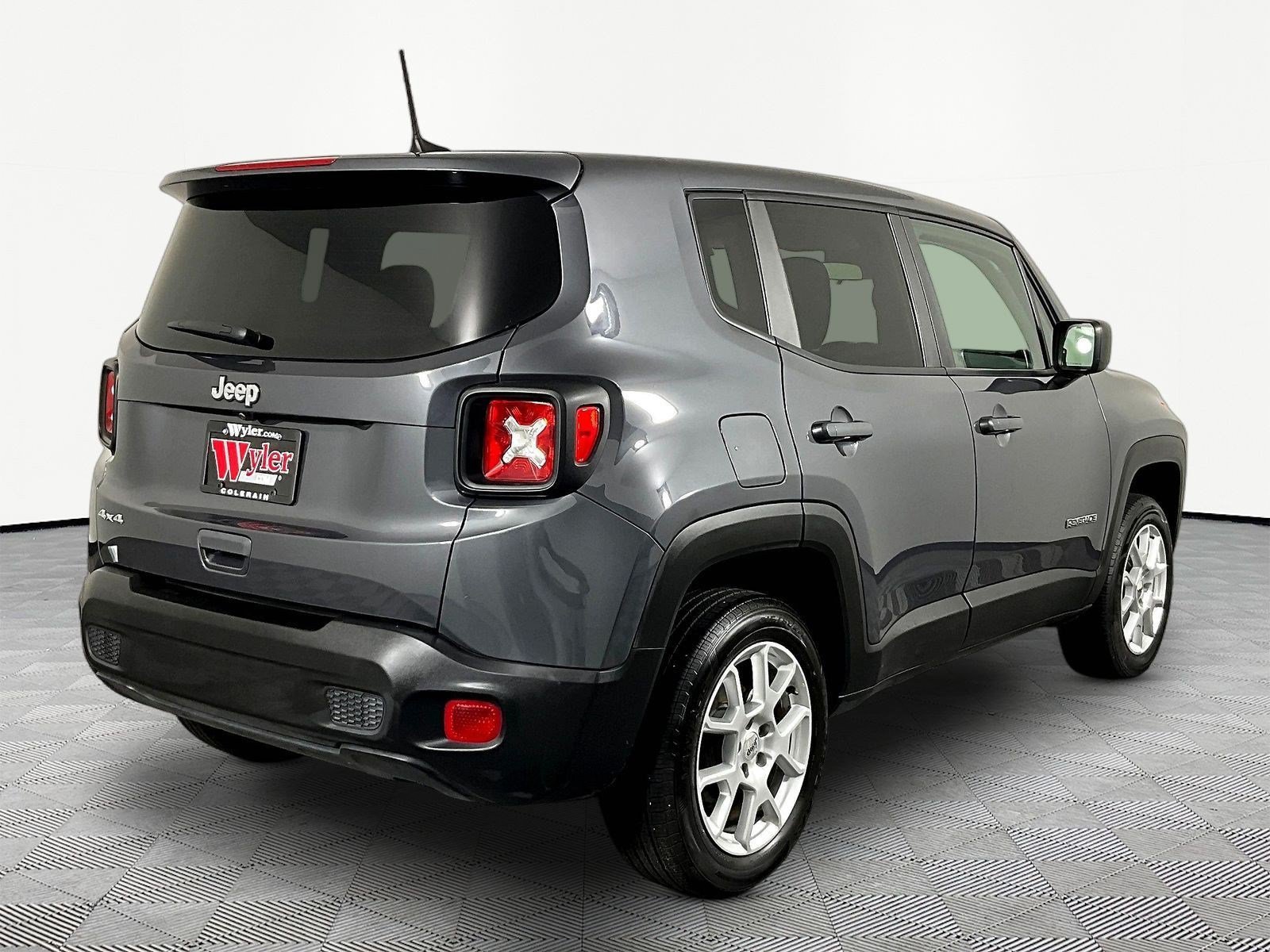 Used 2023 Jeep Renegade Latitude AWD/4WD image 6