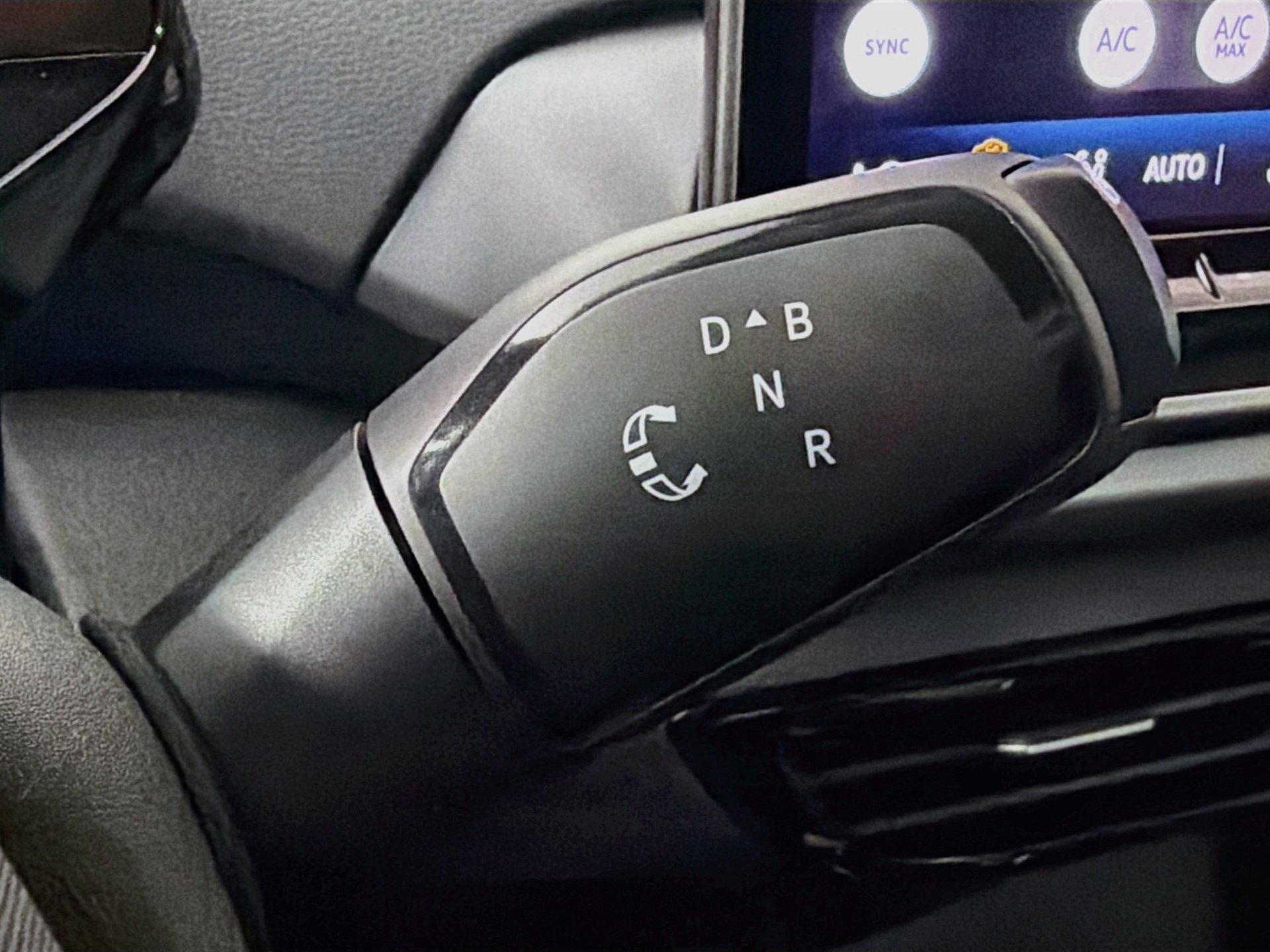 Certified 2025 Volkswagen ID.4 Pro RWD image 17