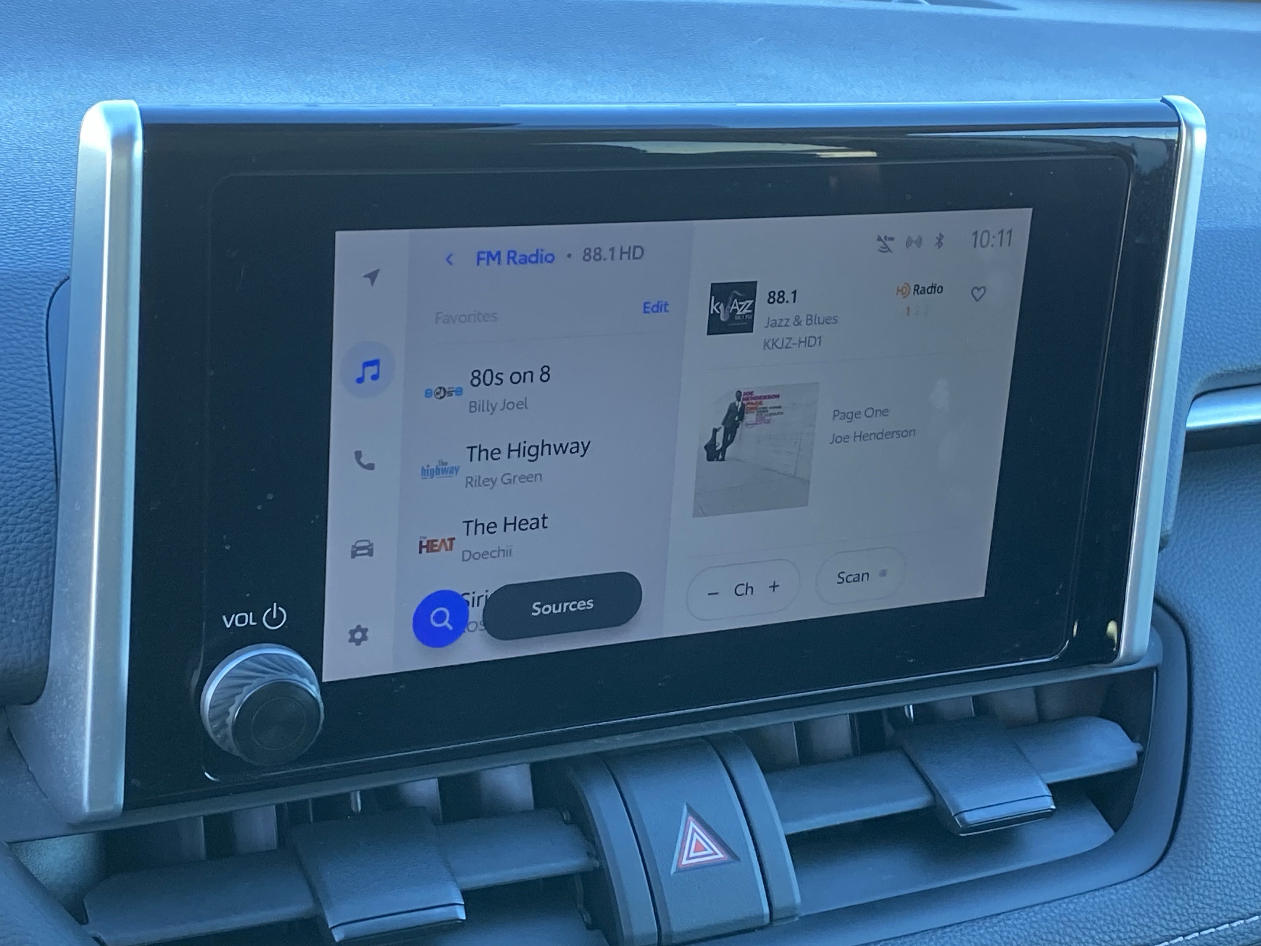 Used 2024 Toyota RAV4 XLE image 19