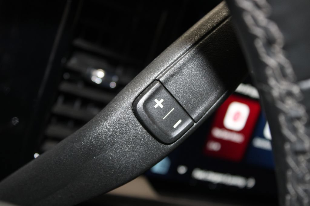 Used 2025 Chevrolet Silverado 1500 LT AWD/4WD image 45
