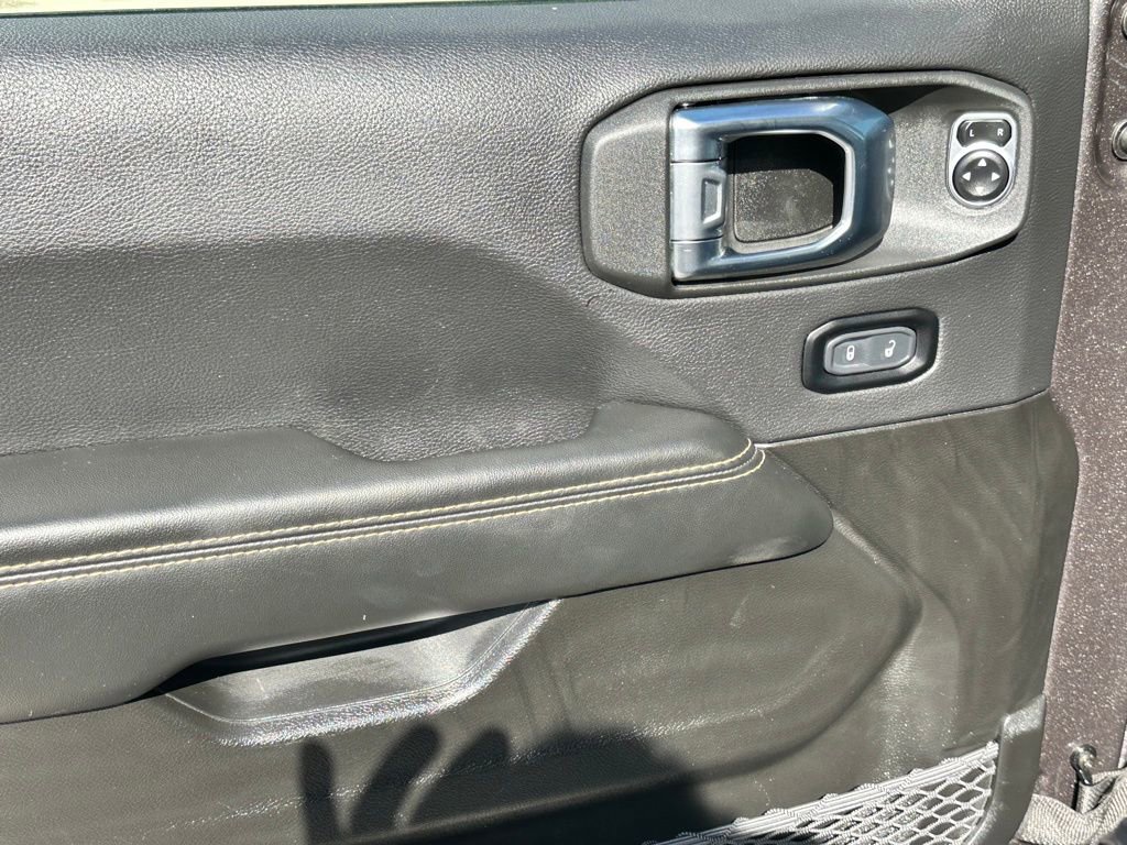 Used 2025 Jeep Wrangler Unlimited Sahara image 17