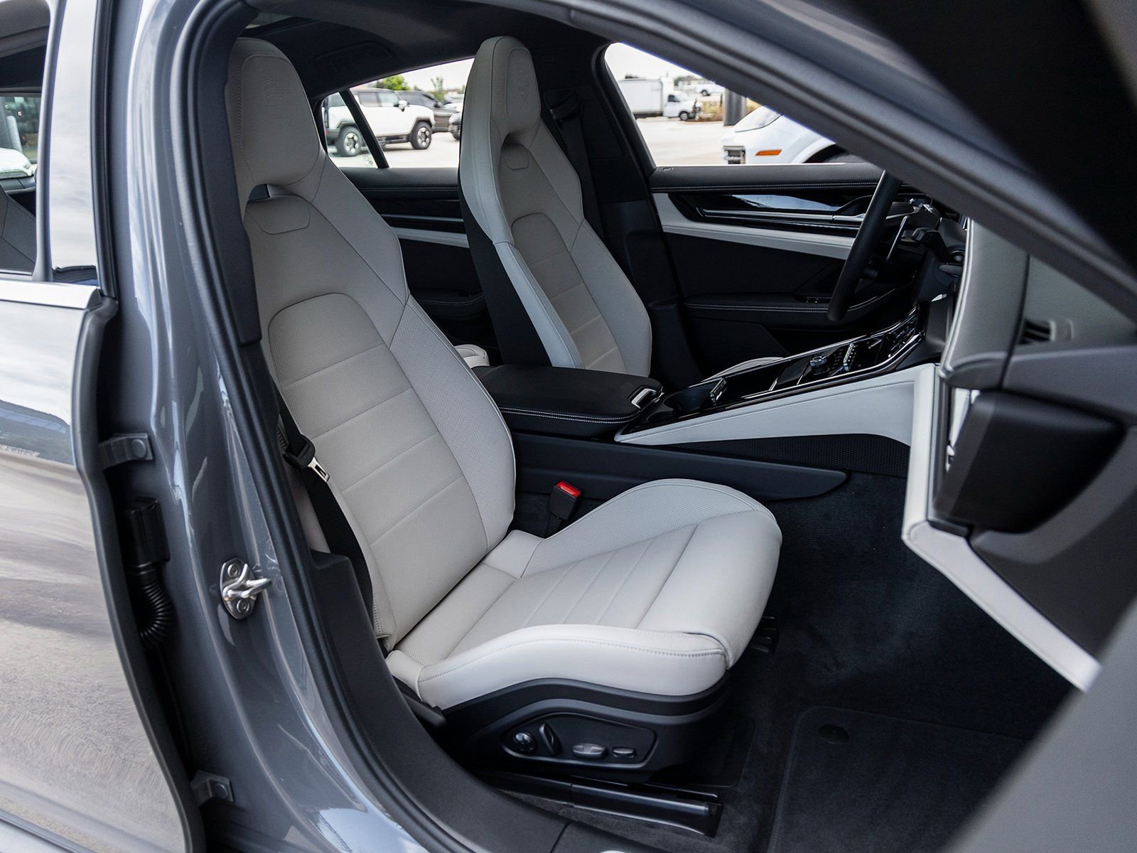 Certified 2025 Porsche Panamera 4 image 44