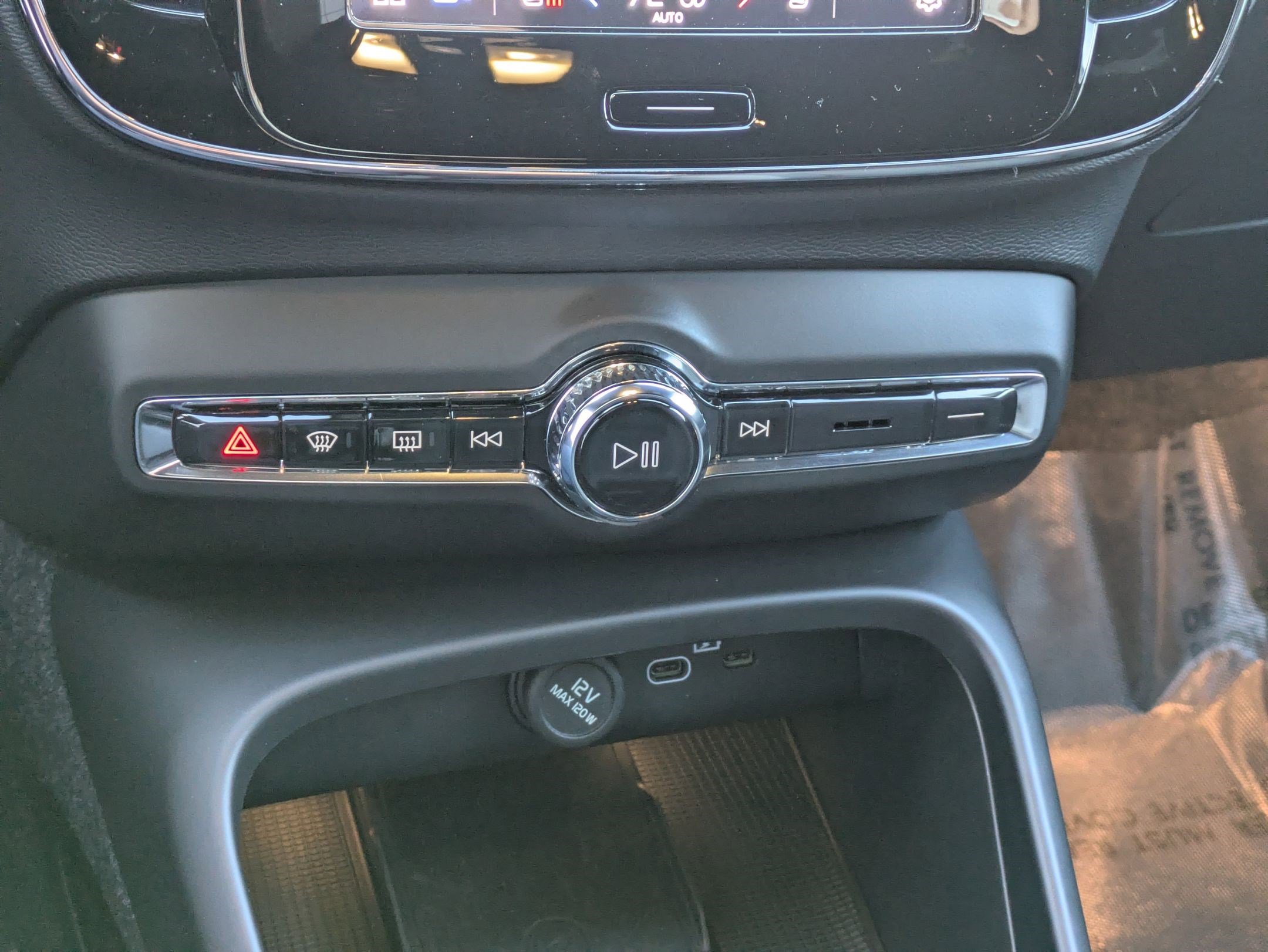 Used 2025 Volvo EX40 Core w/ Climate Package image 21