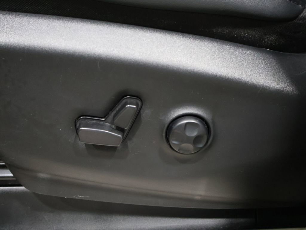 Certified 2024 Chrysler Pacifica Touring-L image 14