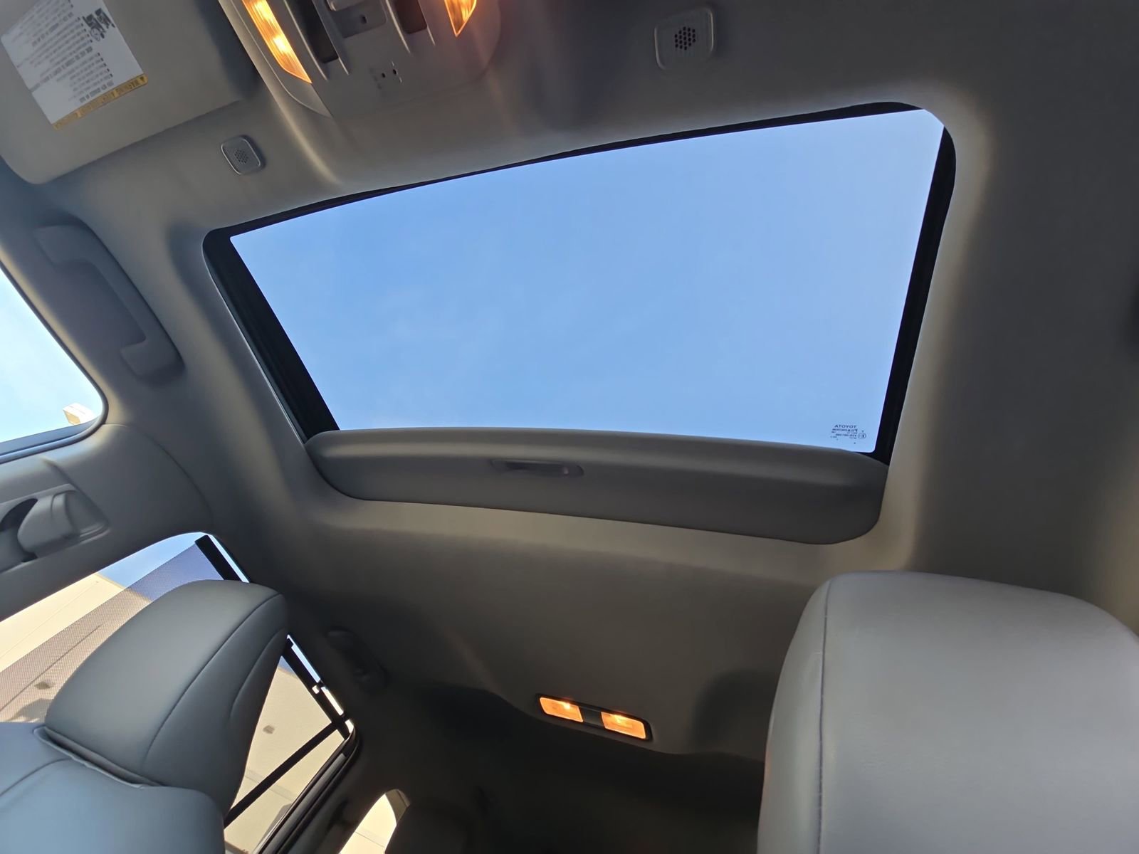 Used 2023 Toyota Highlander XLE image 39