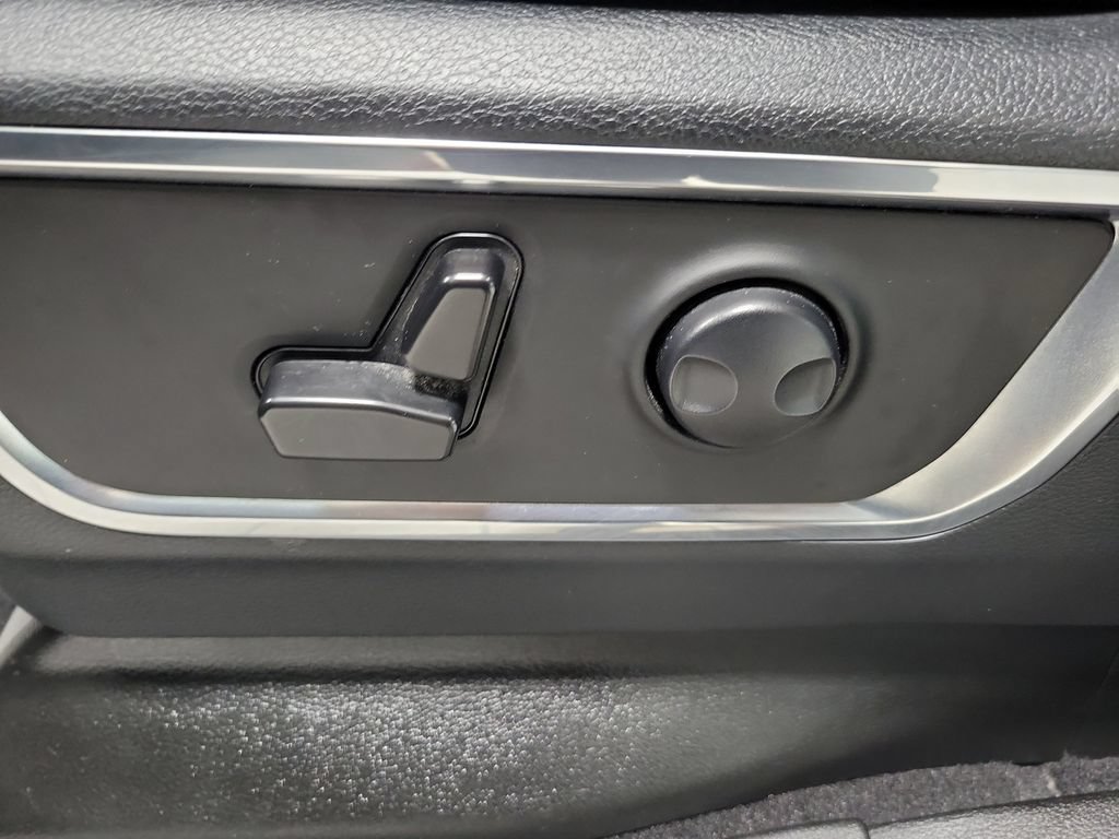 Used 2025 RAM 1500 Laramie AWD/4WD image 37