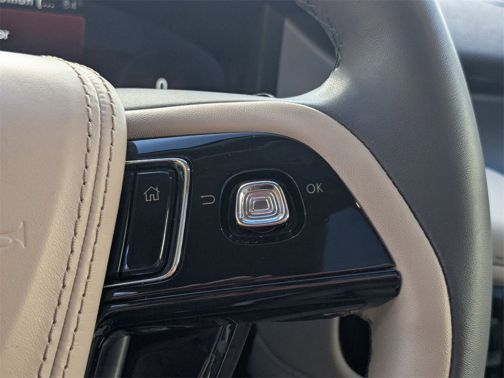 Used 2024 Lincoln Aviator AWD w/ Premium Package image 27