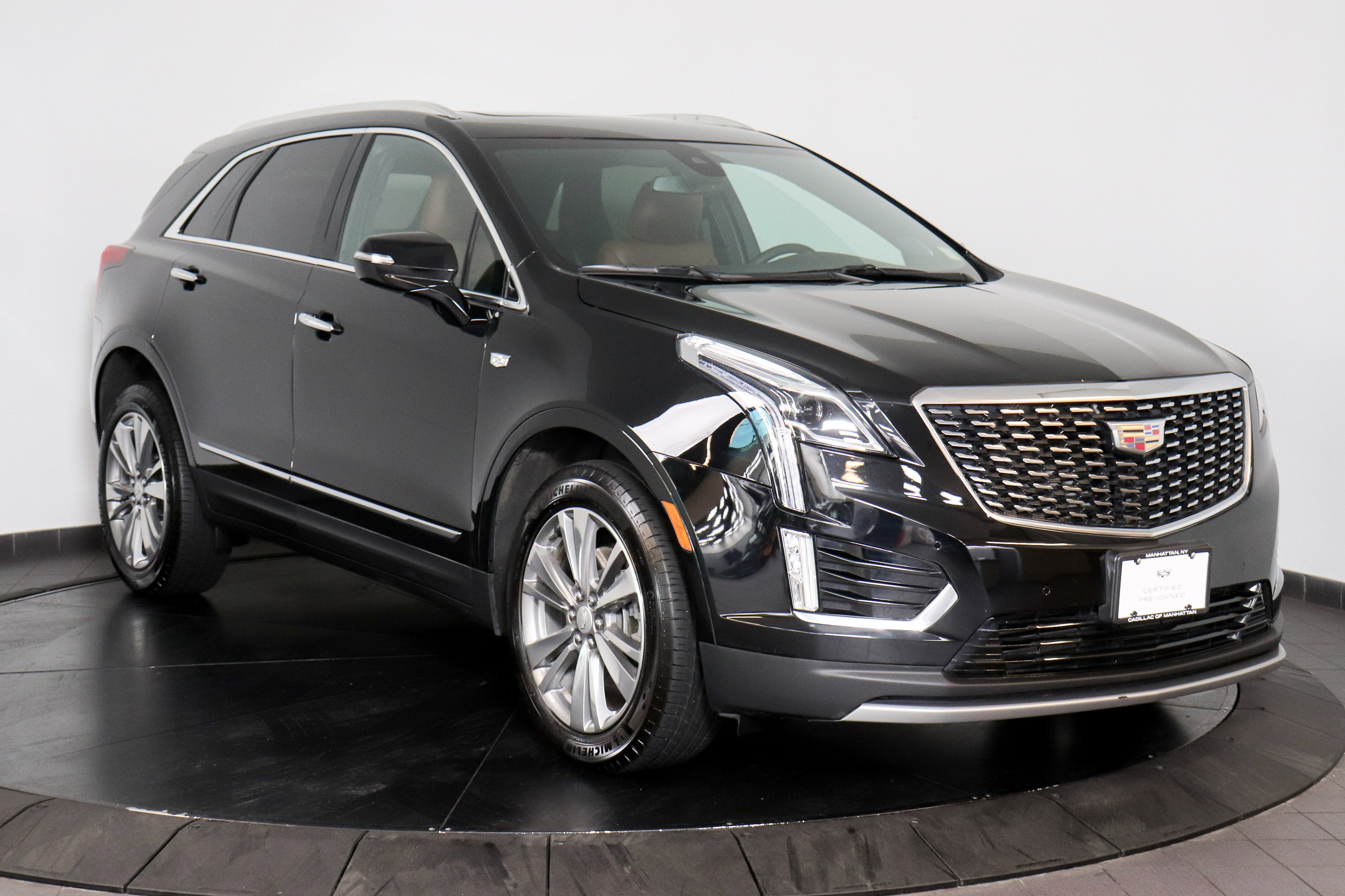 Used 2023 Cadillac XT5 Premium Luxury w/ LPO, Floor Liner Package AWD/4WD image 9