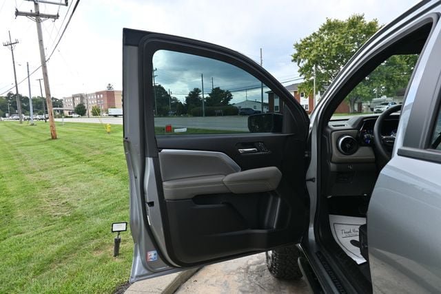 Used 2025 Chevrolet Colorado ZR2 w/ Technology Package AWD/4WD image 26